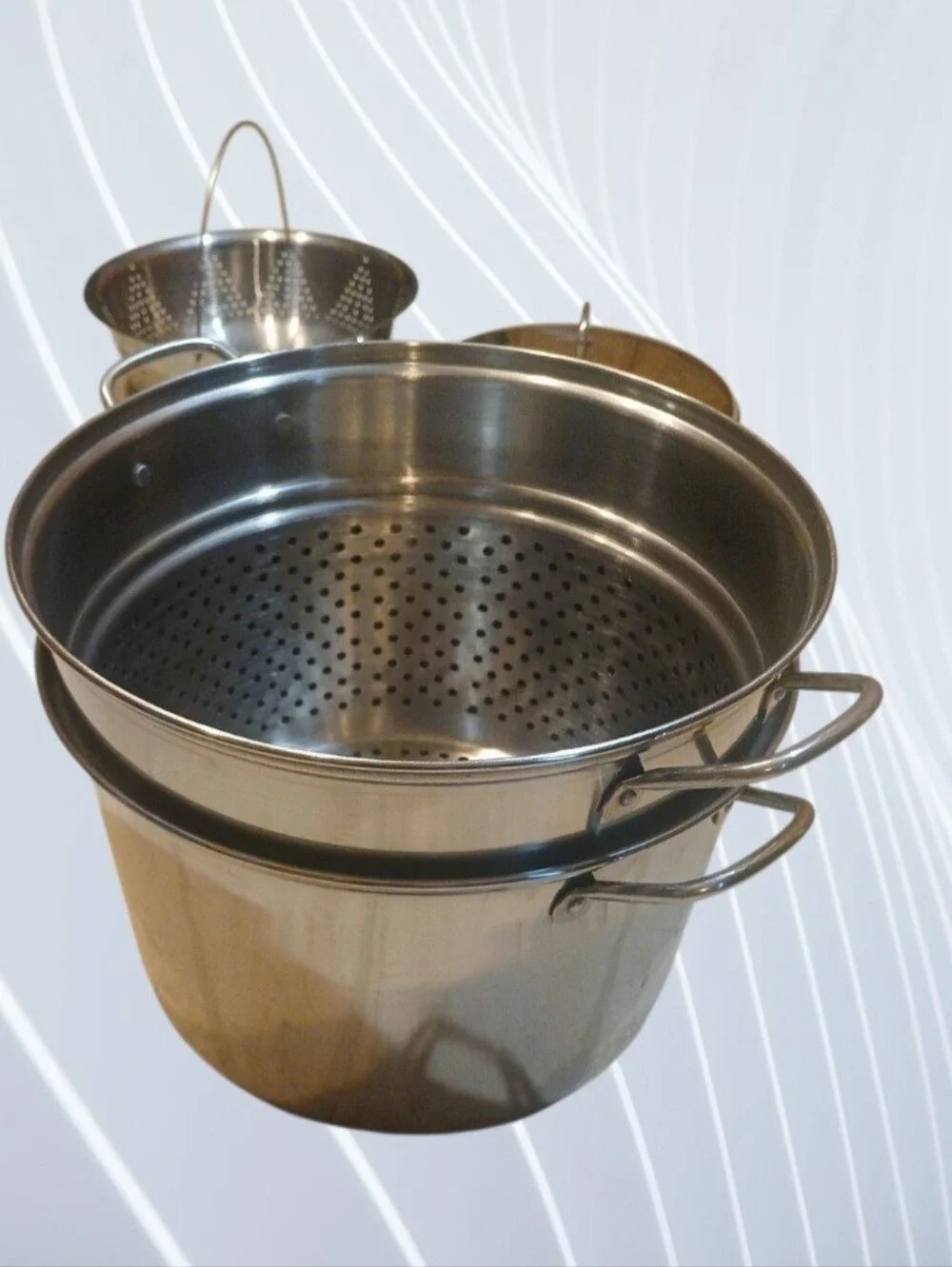 Vintage Korean-Made Stainless Steel Steamer/Cooker (8 quart)